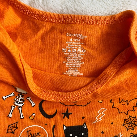 FREE w/purchase 3 Piece Halloween Bundle - Onesie and Two Piece Pyjamas - Picture 5 of 7